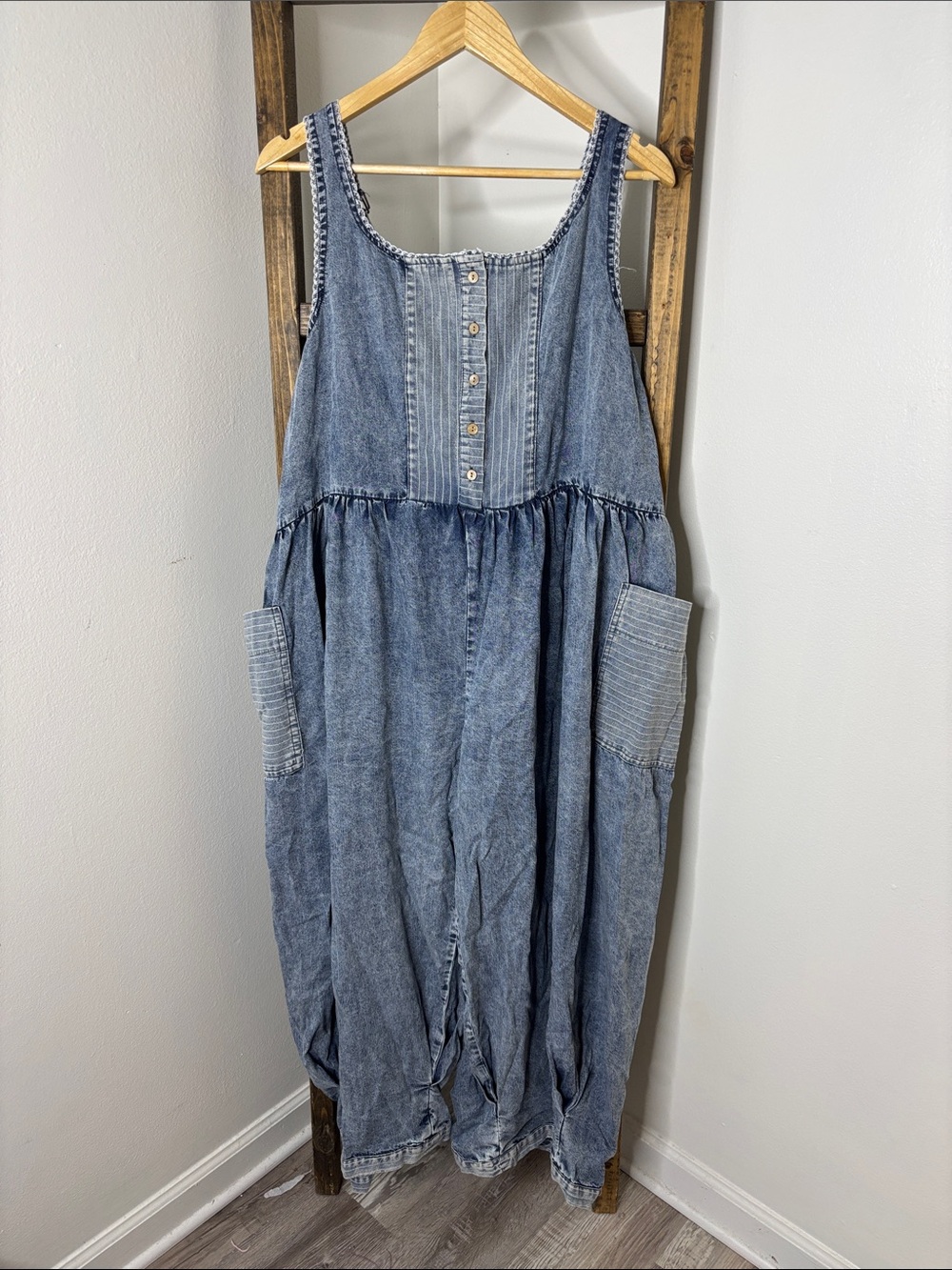 Oli & Hali Denim Blue Sleeveless Button-Front Jumpsuit Size M